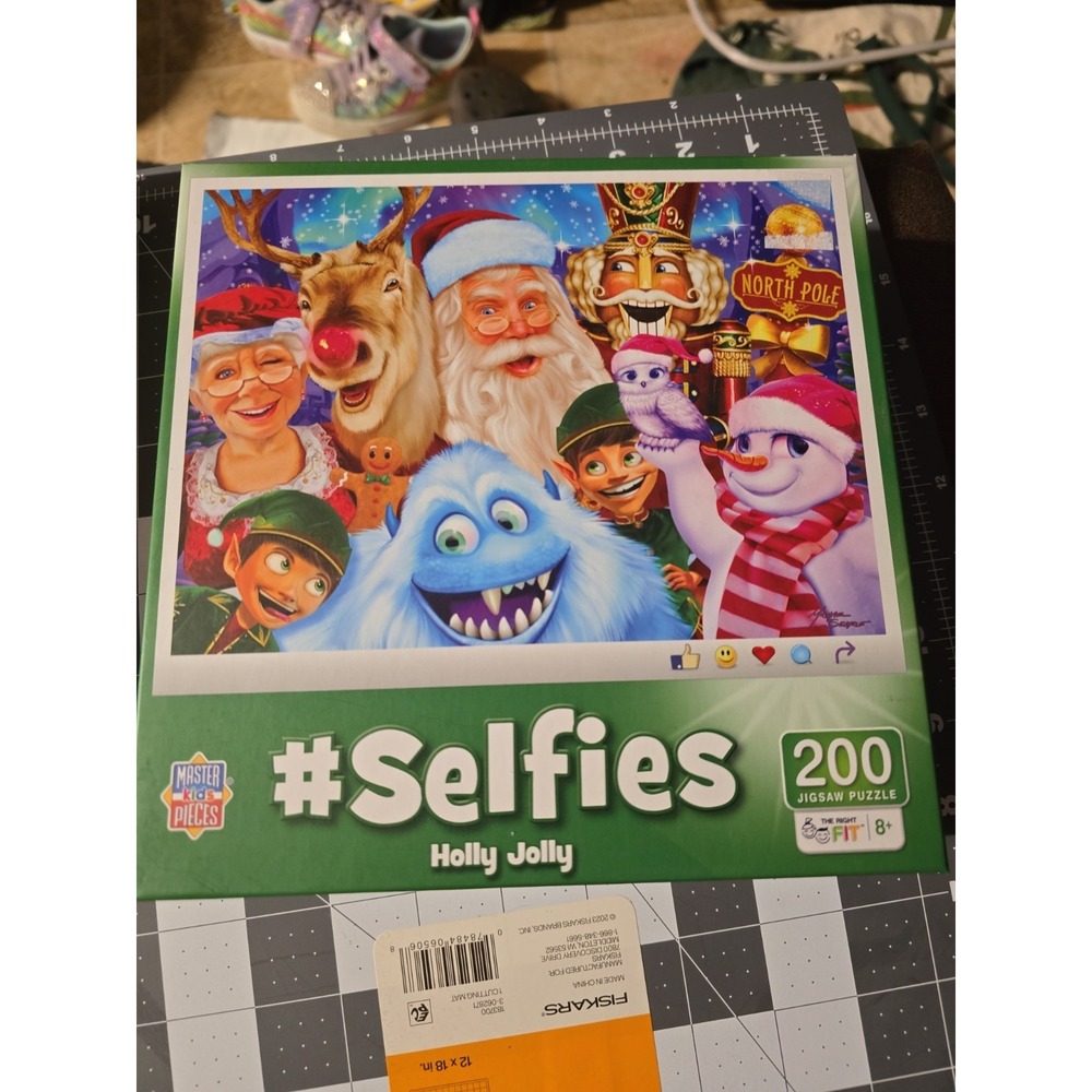Masterpieces Selfies Holly Jolly 200 Pc Jigsaw Puzzle NEW 8+ Kids Christmas